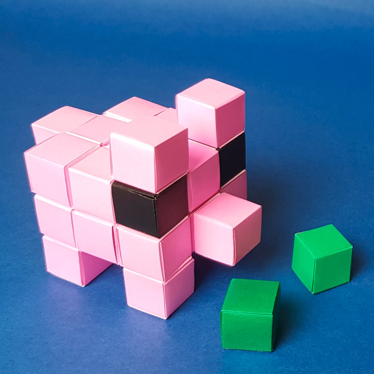 Origami_Plus's tweet image. #Minecraft origami, without tape or glue! This pig was a lot of fun to play with, I even made a small stop-motion animation of it. :)
Easy tutorial: youtu.be/vGZ1hhERrq0
#origami #折り紙  #折り紙作品 #Minecraftbuilds #Minecraftfanart