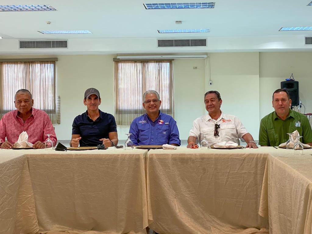 Hoy conversé con otros cuatro presidentes de partidos de oposición para analizar cómo enfrentar los grandes problemas que tiene Panamá. Debemos unir esfuerzos para presionar al gobierno a que desde ya haga su trabajo y de soluciones, no se puede esperar hasta el 2024.