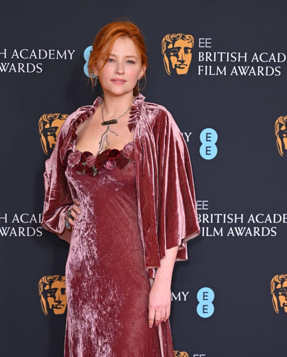 CWMEDIAFINANCE's tweet photo. ⁦@BronStudios⁩ Our leading ladies took on and slayed the red carpet at the @bafta awards🙌 @ladygaga @alanahaim ⁦@halolorraine⁩ https://t.co/v5l1EHVfHq