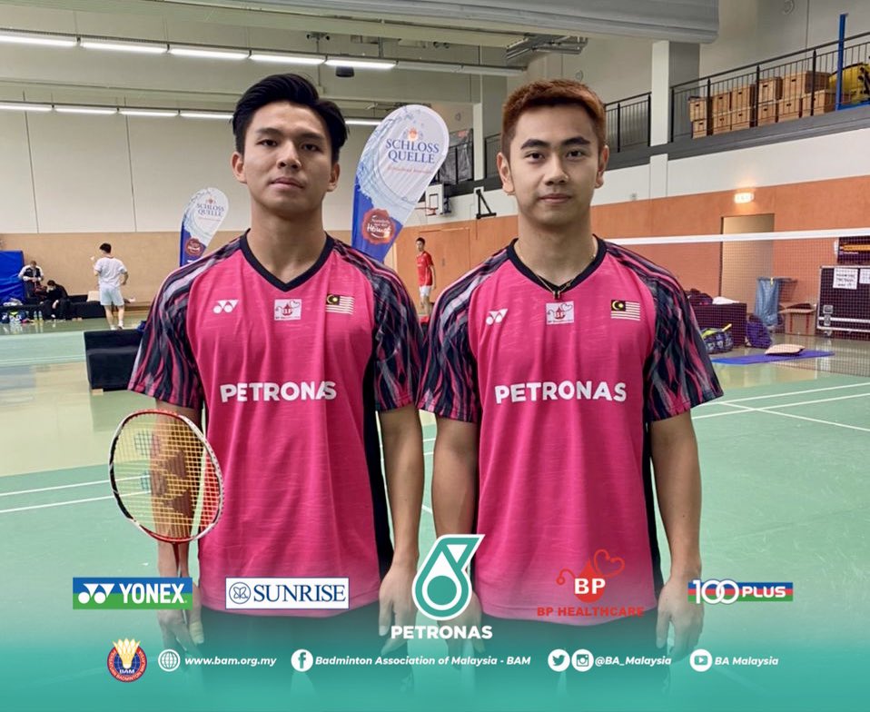 BA_Malaysia's tweet photo. RESULTS: #GermanOpen2022

FINAL

#MAS🇲🇾 Goh Sze Fei-Nur Izzuddin def. #CHN🇨🇳 Liu Yu Chen-Ou Xuan Yi 23-21 16-21 21-14

*CHAMPIONS! Sze Fei-Izzuddin clinched their first World Tour title after powering past Xuanyi-Yuchen. Congrats bros! 💪🏆🇲🇾

#DemiMalaysia
#BadmintonMalaysia https://t.co/yQ9SQMp5mK