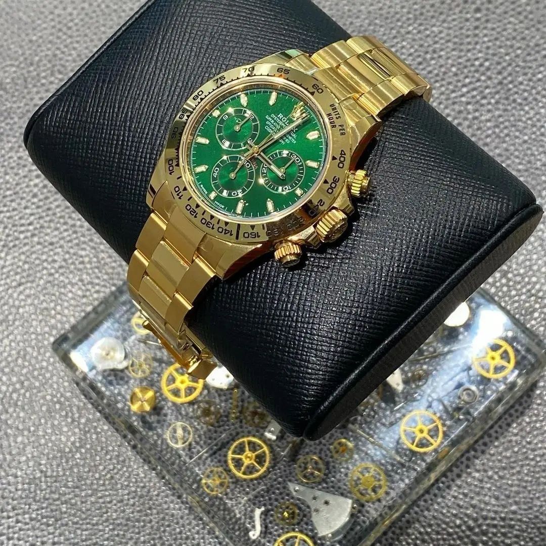 420_highrollers's tweet photo. My new #1🔥
Green and Gold.

What do you think?

#w33d #rolex #420highrollersclub #nftcollection #nftinvestor #nftgiveaway #bayc #dentedfeelsnft #growthmindset https://t.co/mLaMzIWPWX