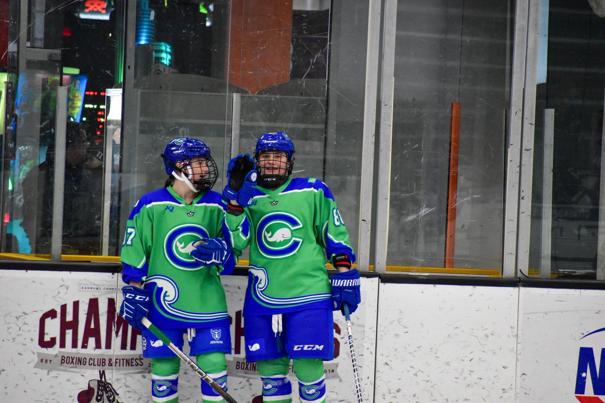 CTWhaleHockey's tweet photo. Figured the Pod wanted a closer look 💁‍♀️ https://t.co/BgFd3qHpSu