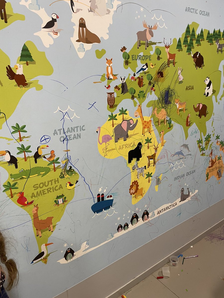 MichanekJosefin's tweet photo. Respons för ett så gott mottagande som möjligt av barn på flykt från Ukraina byggs upp i Sthlm: blöjor &amp; andra förnöder delas ut, krisstöd ges &amp; möjlighet för barn att andas ut en smula på barnvänlig plats. Imponerande insats av kollegor #räddabarnen #närnågotharhänt #krisstöd https://t.co/SbyqYqfmE0