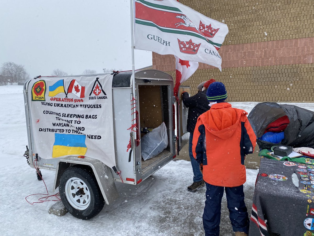 Pitmanme's tweet photo. 1 hour in and we have received over 100 bags! Xavier thanks you Guelph. Here for another hour! @scoutscanada #itstartswithscouts #StandWithUkraine #chiefscout #operation5000 https://t.co/gWRClhQXbV