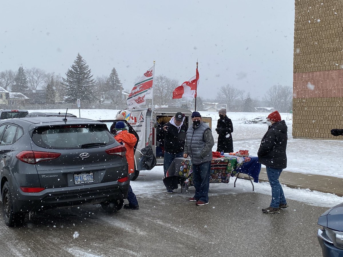 Pitmanme's tweet photo. 1 hour in and we have received over 100 bags! Xavier thanks you Guelph. Here for another hour! @scoutscanada #itstartswithscouts #StandWithUkraine #chiefscout #operation5000 https://t.co/gWRClhQXbV