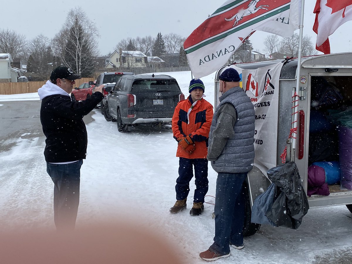 Pitmanme's tweet photo. 1 hour in and we have received over 100 bags! Xavier thanks you Guelph. Here for another hour! @scoutscanada #itstartswithscouts #StandWithUkraine #chiefscout #operation5000 https://t.co/gWRClhQXbV