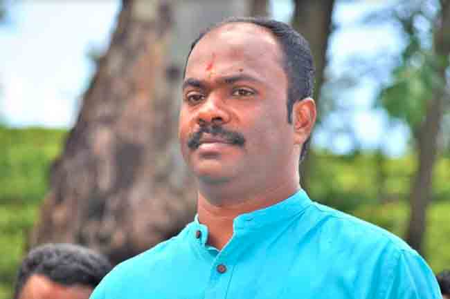 adaderanatamil's tweet photo. செய்தி தலைப்பு -     மக்களுக்கு ஏதேனும் பிரச்சினை ஏற்பட்டால் ஒருபோதும் மௌனம் காத்தது கிடையாது 

மேலும் வாசிக்க -     https://t.co/tYhC0V6oYw https://t.co/HUNNmMdex1