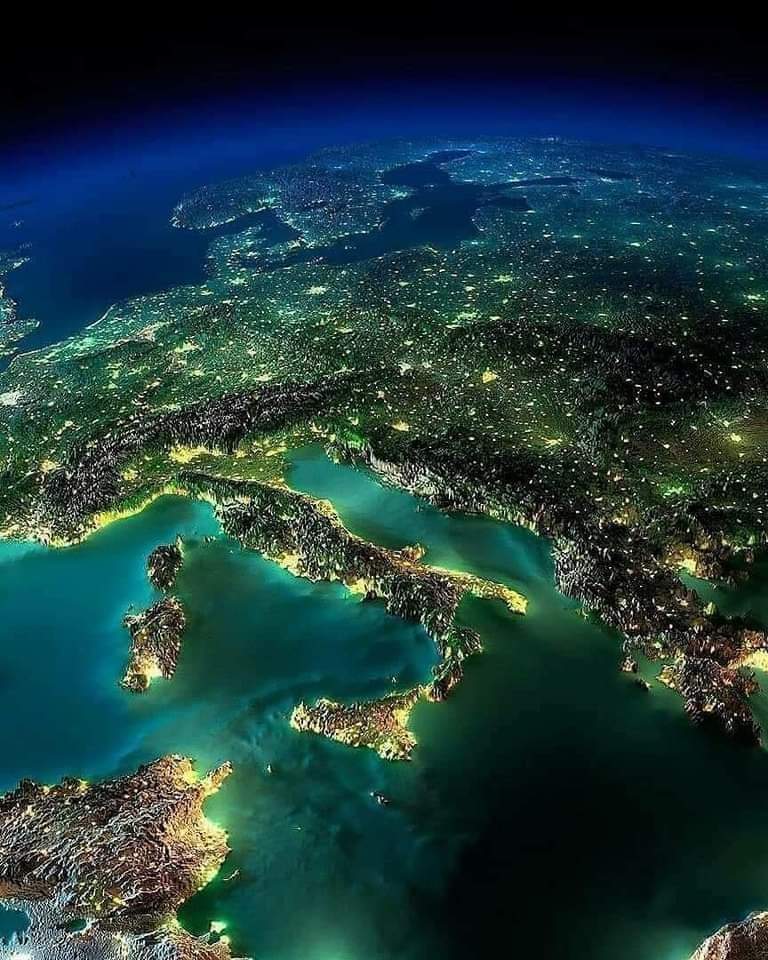 Italy from Space 🇮🇹❤