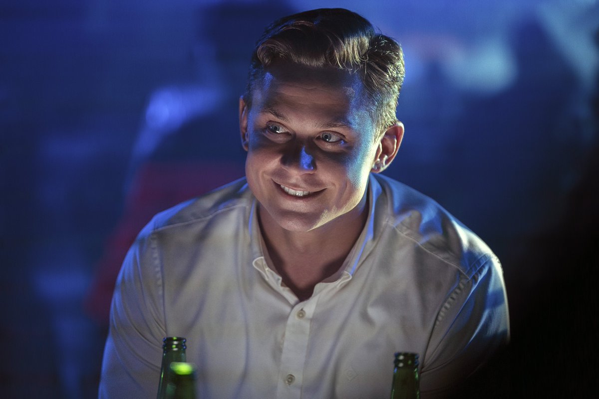 #NoTimeToDie wins best editing at the #EEBAFTAs bit.ly/3MHZ6F7