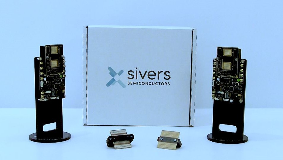 SiversSemicond's tweet photo. Cost-effective, Adaptable, Simple!
Reduce time to market and speed up your #5G #mmWave product design using Sivers Semiconductors’ Evaluation Kits #EVK
Watch the video: https://t.co/xjOHRLZ3Mz
Read more: https://t.co/TP7gLBq9V5
#5G #RFvalidation #testplatform https://t.co/lKC7p3KHAS