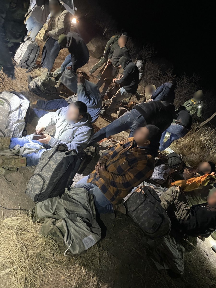 nbpc2509's tweet photo. VAN HORN #BorderPatrolAgents catch 28 aliens:
2 groups 28 illegal aliens stopped early Saturday morning.  Busy night, but Big Bend Agents will persevere. Outstanding job! #BorderPatrol #BPUnion #Police #BorderCrisis #ThinBlueLine #honorfirst #lawenforcement https://t.co/RBzX2TuVy4