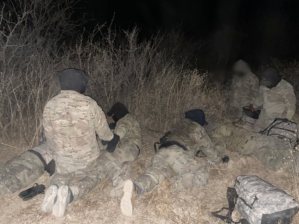 nbpc2509's tweet photo. VAN HORN #BorderPatrolAgents catch 28 aliens:
2 groups 28 illegal aliens stopped early Saturday morning.  Busy night, but Big Bend Agents will persevere. Outstanding job! #BorderPatrol #BPUnion #Police #BorderCrisis #ThinBlueLine #honorfirst #lawenforcement https://t.co/RBzX2TuVy4