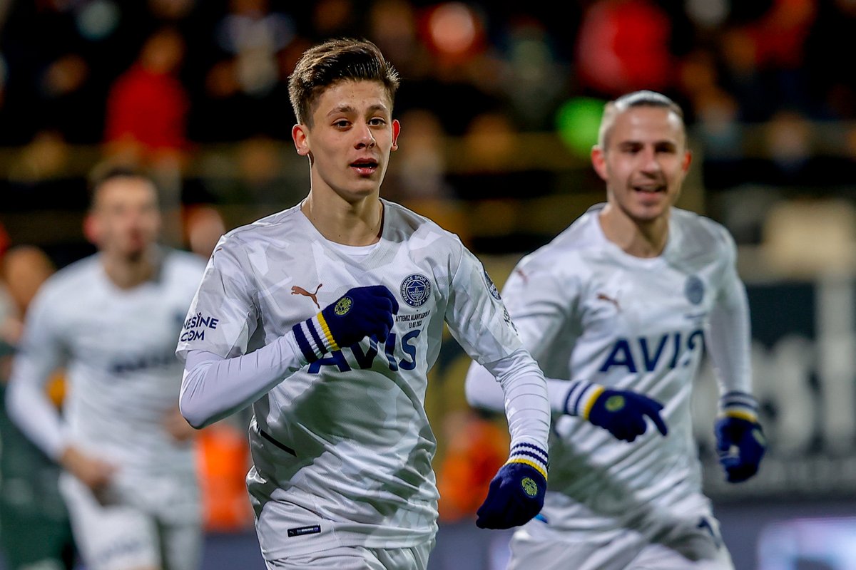 demarkeglobal's tweet photo. FT | Alanyaspor 2-5 Fenerbahçe

⚽ 26' Rossi
⚽ 50' Mesut Özil (P)
⚽ 54' Tayfur
⚽ 67' Tayfur
⚽ 78' Arda Güler
⚽ 90' Pelkas
⚽ 90+4' Berisha https://t.co/6lsvAYrVOS