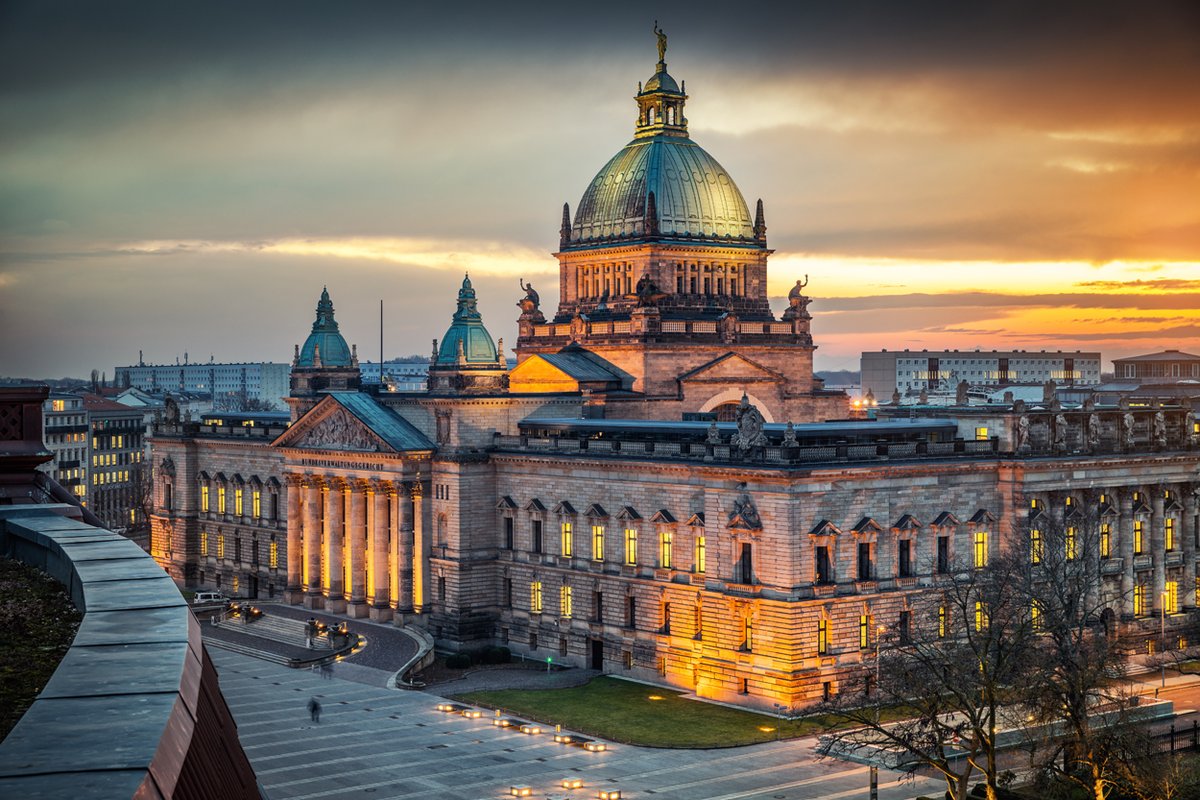 Leipzig Region (@leipzigtourist) on Twitter photo Tipp für die kommende Woche in #Leipzig
Das #Bundesverwaltungsgericht ist so ziemlich immer einen Besuch wert. Teile des Gebäudes sind für die Öffentlichkeit zugänglich.😇🏛️ Außer für Führungen ist der Eintritt kostenlos! Infos:👉 bit.ly/Besichtigung-B…
© <a href="/pkfotografie_le/">Philipp Kirschner</a> Tipp für die kommende Woche in #Leipzig
Das #Bundesverwaltungsgericht ist so ziemlich immer einen Besuch wert. Teile des Gebäudes sind für die Öffentlichkeit zugänglich.😇🏛️ Außer für Führungen ist der Eintritt kostenlos! Infos:👉 bit.ly/Besichtigung-B…
© <a href="/pkfotografie_le/">Philipp Kirschner</a>