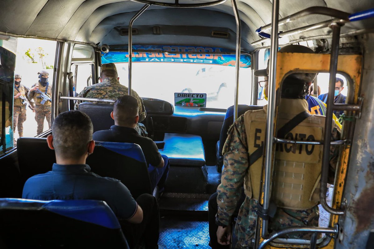 merino_monroy's tweet photo. Conforme lo establece la Constitución y las leyes, los autobuses y microbuses de las rutas 152 y 42 de ACOSTES de RL. serán operados por el Estado para darle servicio de transporte a toda la población.

Motoristas de @FUERZARMADASV cumplirán con esa misión, Sr Pdte. @nayibbukele. https://t.co/g0bxQnCnnc