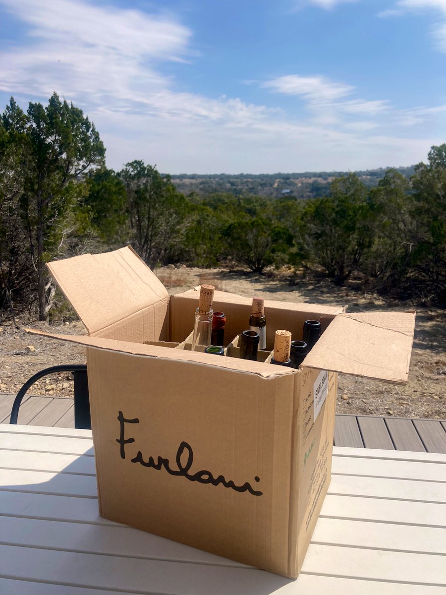 thirstythirsty8's tweet image. Leaving some trophies at #node0 of @creatorcabins today❣️🎻🥲