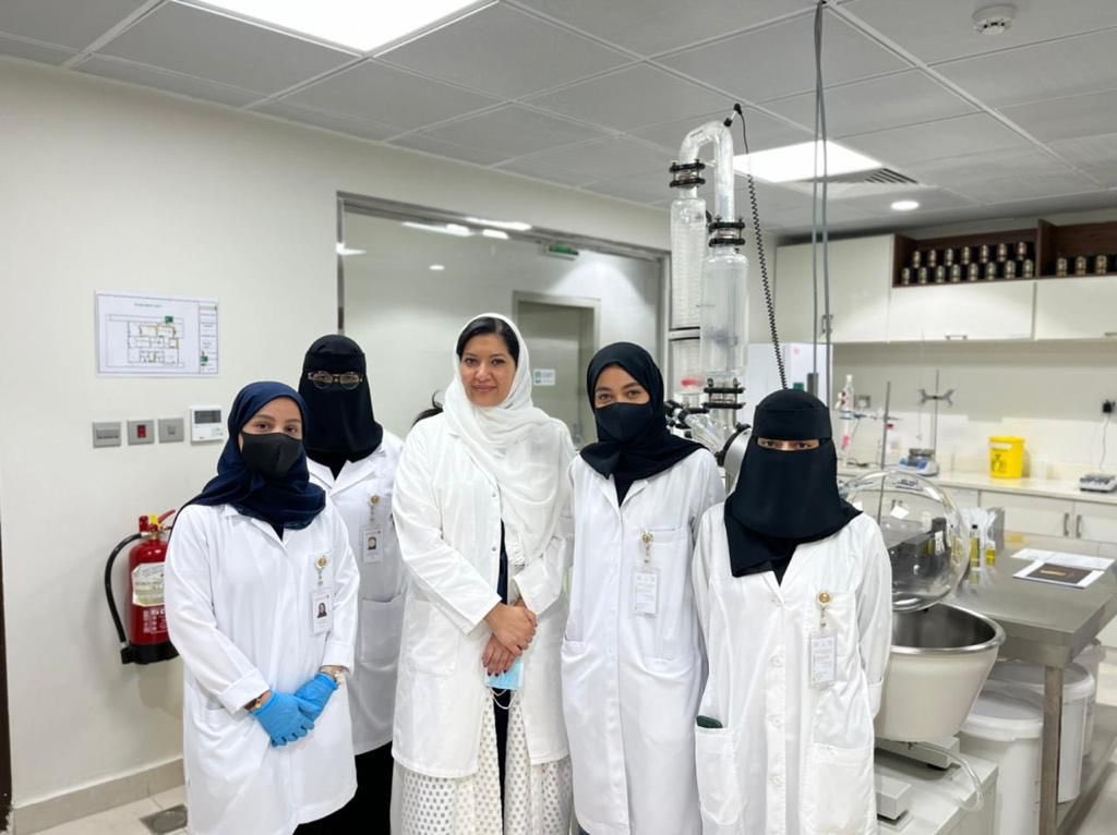 rbalsaud's tweet photo. The women at #AlUla Peregrina Center are utilizing the Peregrina Moringa Tree, known for its health benefits, to create sustainable products. Really inspiring to visit their lab and see them at work! @RCU_SA https://t.co/UNwPX7byq3