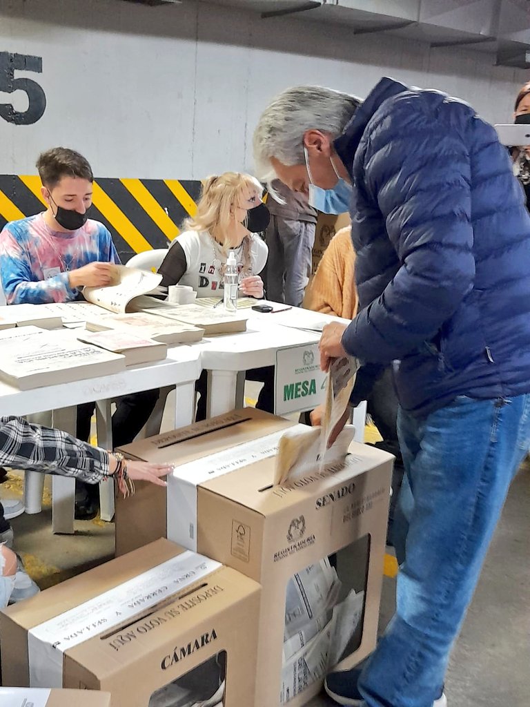 LeoCesarDiago's tweet photo. Ya ejercí mi derecho al voto para defender la libertad y la democracia.

A votar masivamente, aún hay tiempo. 

@dianadiago
@AlvaroUribeVel
#DiagoALaCámara
#CentroDemocrático107 https://t.co/76VhBZ6Tvr