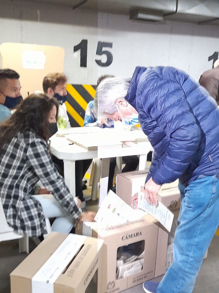 LeoCesarDiago's tweet photo. Ya ejercí mi derecho al voto para defender la libertad y la democracia.

A votar masivamente, aún hay tiempo. 

@dianadiago
@AlvaroUribeVel
#DiagoALaCámara
#CentroDemocrático107 https://t.co/76VhBZ6Tvr