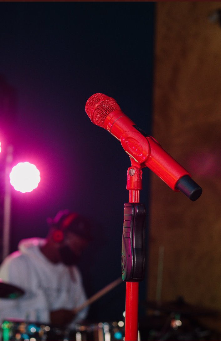 DonaldInDenial's tweet photo. The Red Mic has been stolen, please help us find it. It was in a grey case. Thank you in advance ๐๐ฝ #FindingTheRedMic https://t.co/Fz3oHtfWO6