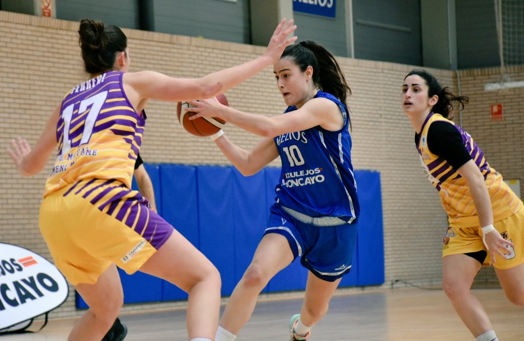 callaved's tweet photo. @cnhelios @uemataro @CNHeliosBasket Unas 📸 del partido https://t.co/Xk0rPHLj6l