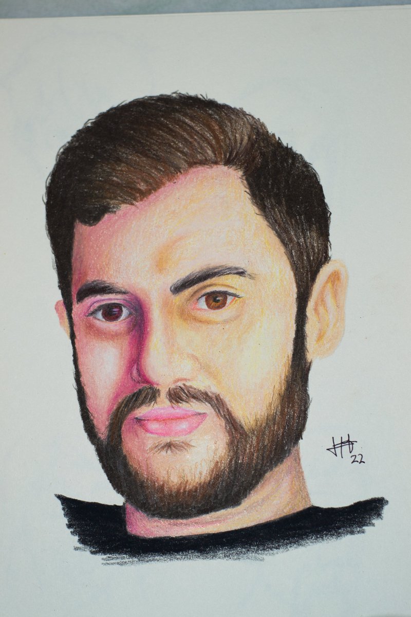 JH3ZUS_'s tweet photo. Y bueno, así quedó el retrato a lápices de colores del rey @Mixwell ✍✨

Para ser mi segundo retrato realista estoy MUY contento con el resultado ❤

Todos los 🔃 &amp; ❤ se agradecen un montón! https://t.co/mGIBXrJchQ