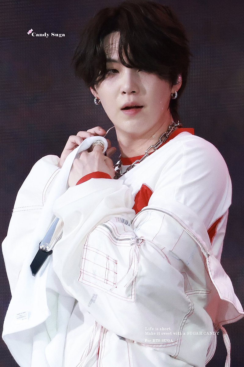 candySUGA309's tweet photo. [HQ] 220313 퍼투댄 서울콘 DAY 3

Missing him was dark gray, all alone
But loving him was red ❤️

#SUGA #슈가 #민윤기
#BTS #방탄소년단 @BTS_twt https://t.co/4aYT5BEZ6u