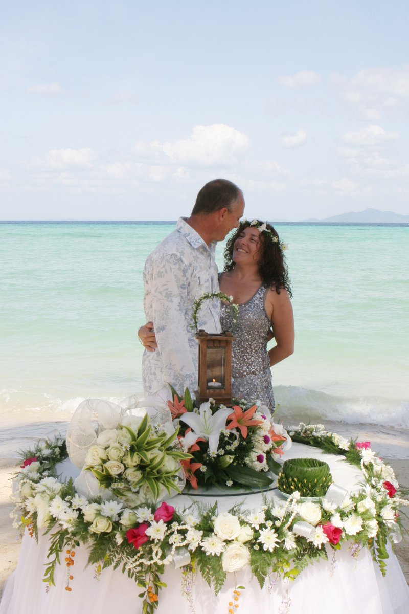 wheretoelope's tweet photo. If you love to travel, it it makes perfect sense to combine your #wedding with a trip! Let's talk about how to plan a destination #elopement! Read more in our new blog post at: https://t.co/tXiN8DQpI8
#destinationwedding #destinationelopement #elope https://t.co/2OOo7eGz5W