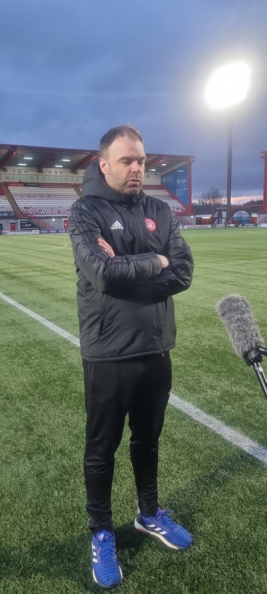 AcciesWFCMedia's tweet photo. Interview with our manager #HAMRAN https://t.co/JRHN24gS11