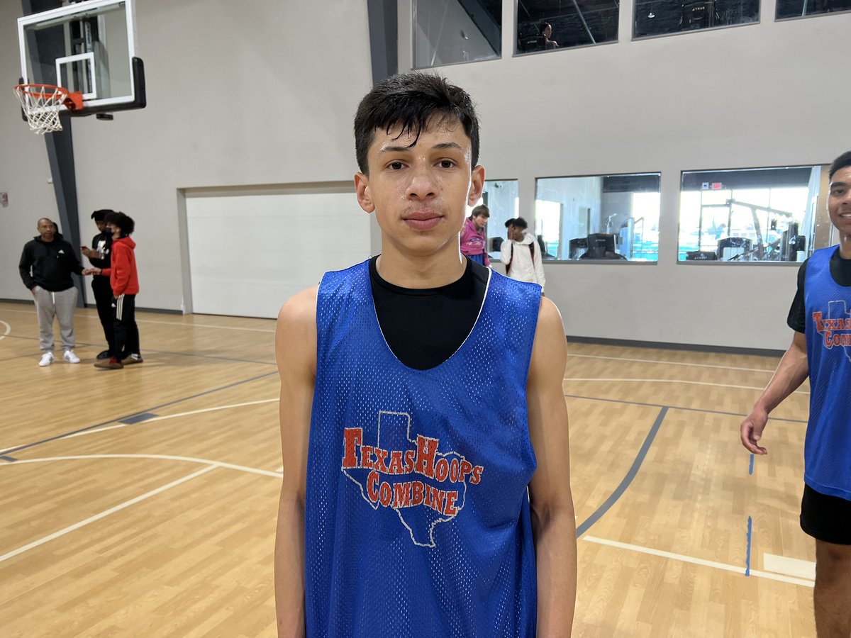 TexasHoopsGASO's tweet photo. #TopsCTX22 Notebook 📒:

Robert Conrad - Cedar Creek 2024

• Takes contact and still finishes 
• Quick handles
• Top notch decision maker

#GASO https://t.co/3nL4QDMT4J