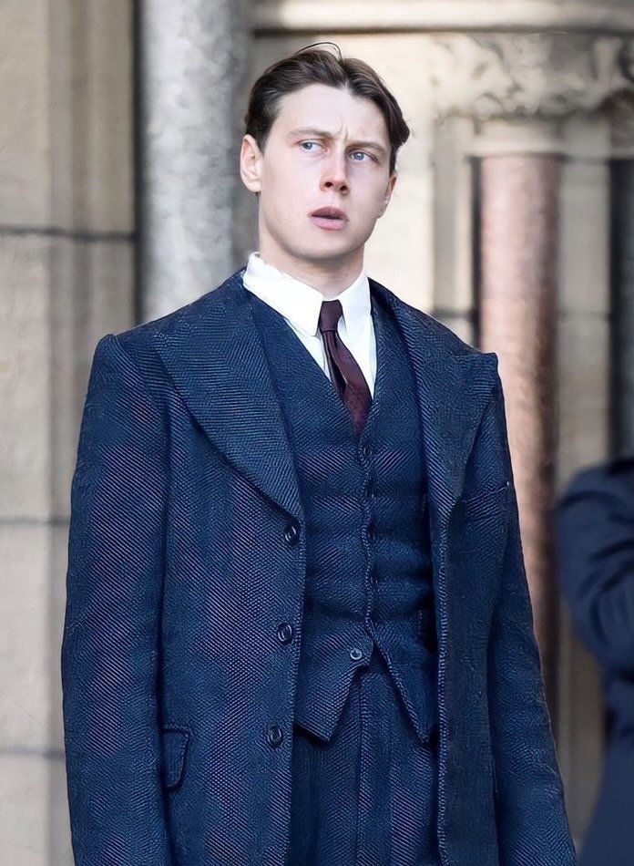 Happy Birthday

Kaya Scodelario
George Mackay

MY KING AND QUEEN. 