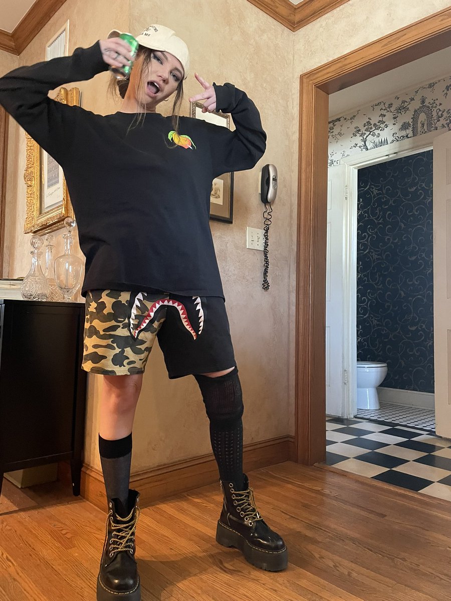 sydneyleesounds's tweet photo. This is an outfit check #spritead https://t.co/sB7eQUBiwL