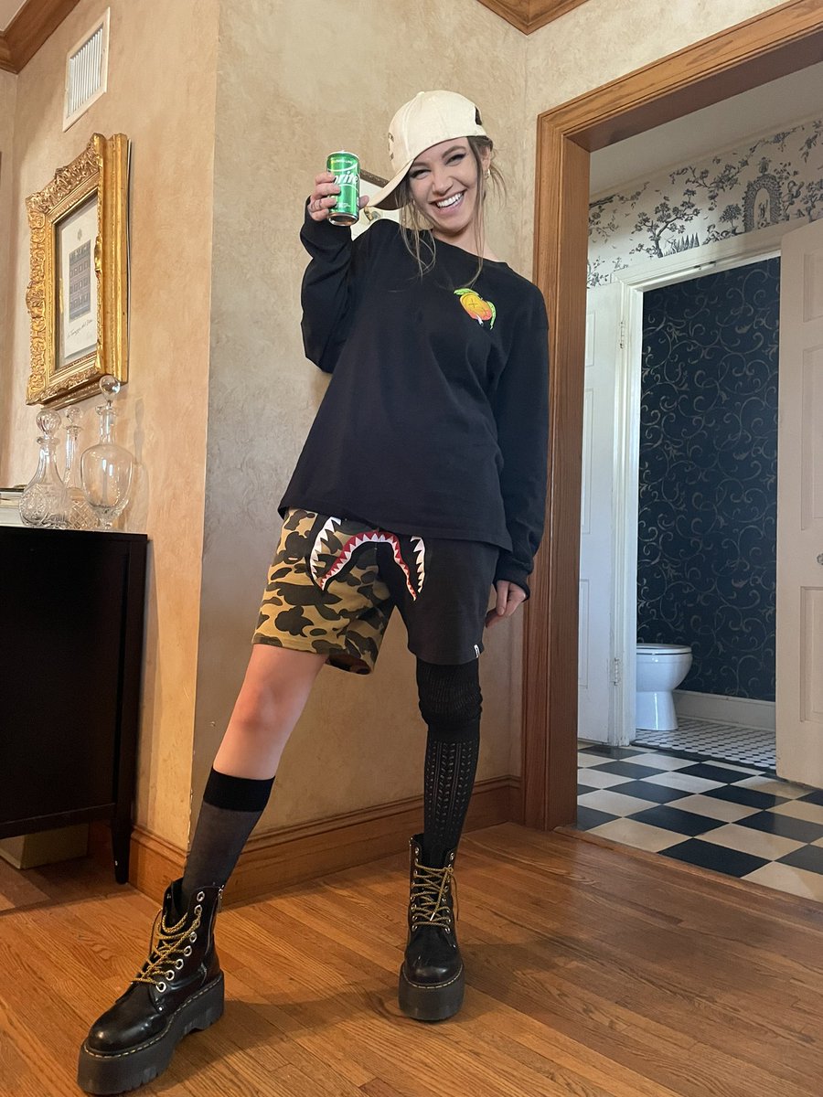 sydneyleesounds's tweet photo. This is an outfit check #spritead https://t.co/sB7eQUBiwL