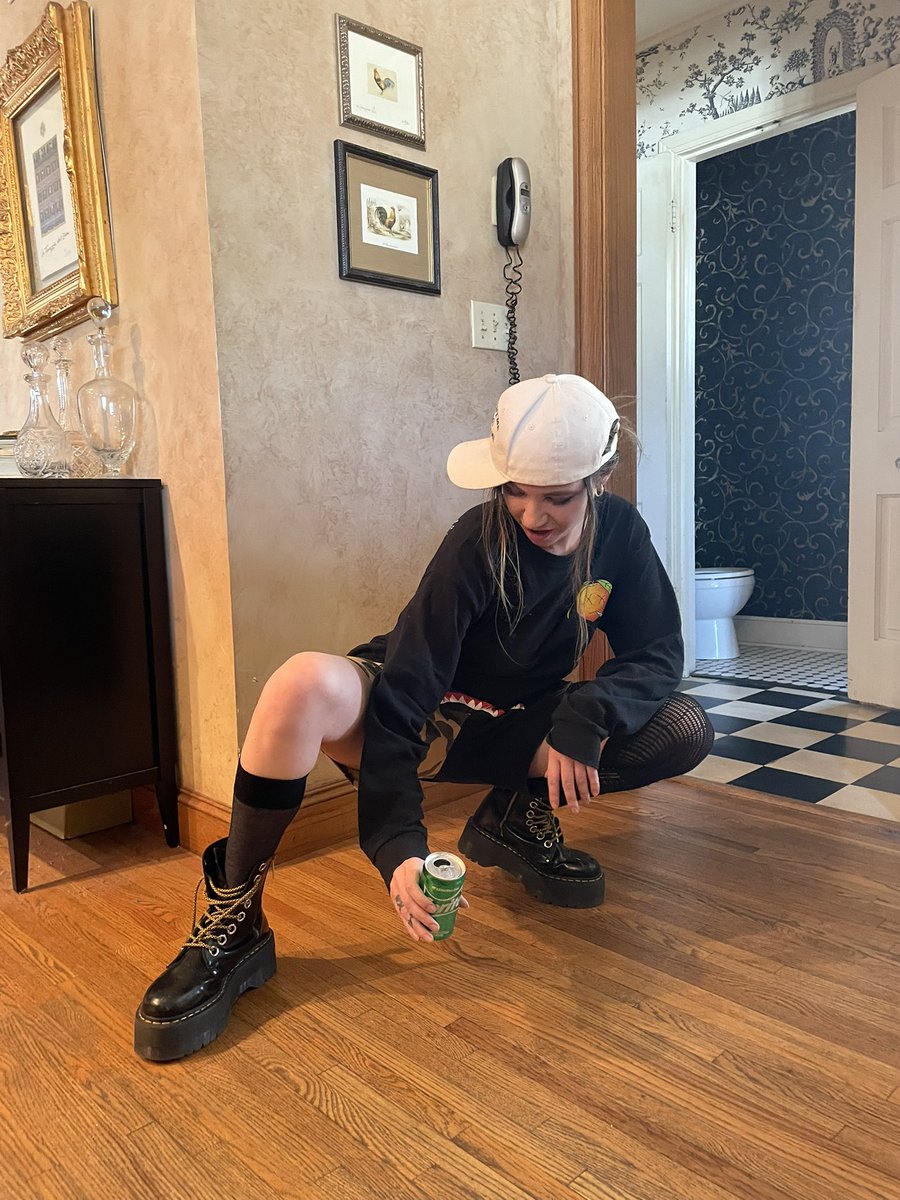 sydneyleesounds's tweet photo. This is an outfit check #spritead https://t.co/sB7eQUBiwL
