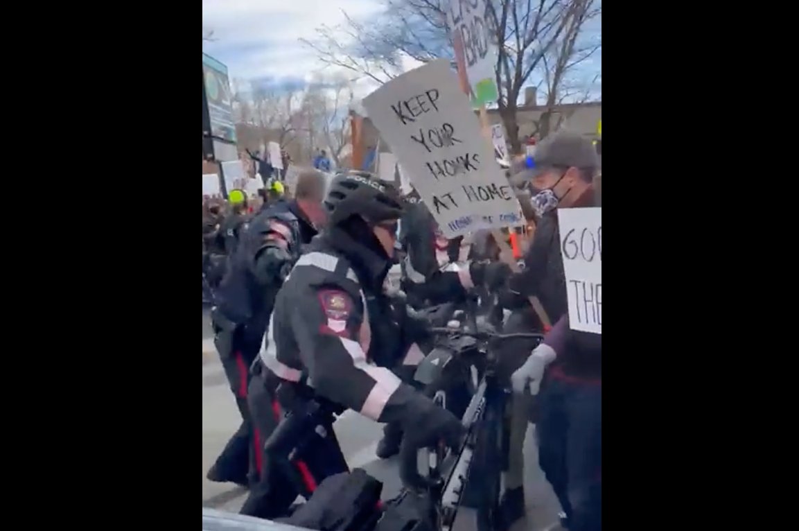 Calgary Police tell counter protestors they wouldn't have been shoved if they'd just been saying something cops agreed with #NewsInPhoto