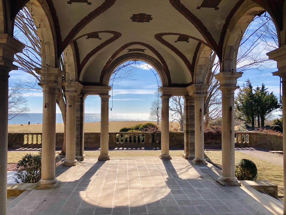 AnjuliGlobal's tweet photo. The stunning coastal Eolia Mansion is now part of a beachside park open to the public in Connecticut and the view is amazing! #CTvisit https://t.co/3Bez66SwUY
