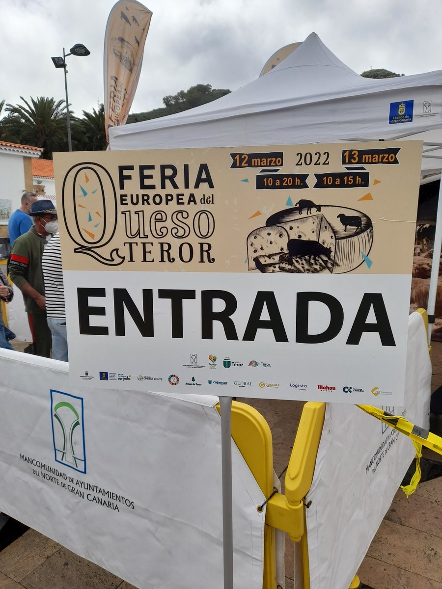 alvarocale's tweet photo. Éxito total en cuanto a público y venta la Feria Europea del Queso en #Teror 
Locales, alguno nacional y extranjero. Lo negativo demasiada gente para la capacidad del evento: atasco para llegar, dificultad para aparcar y larga cola para entrar en el recinto. Lo demás, un éxito. https://t.co/GxoxXnwGsj