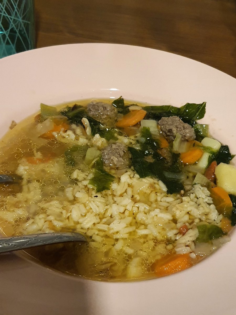 Apa buka bisnis sop bakso di Turkey ya? Rasanya beda makin gimana gitu makan ditengah suhu -6. Bangga aku tuh ehehe.