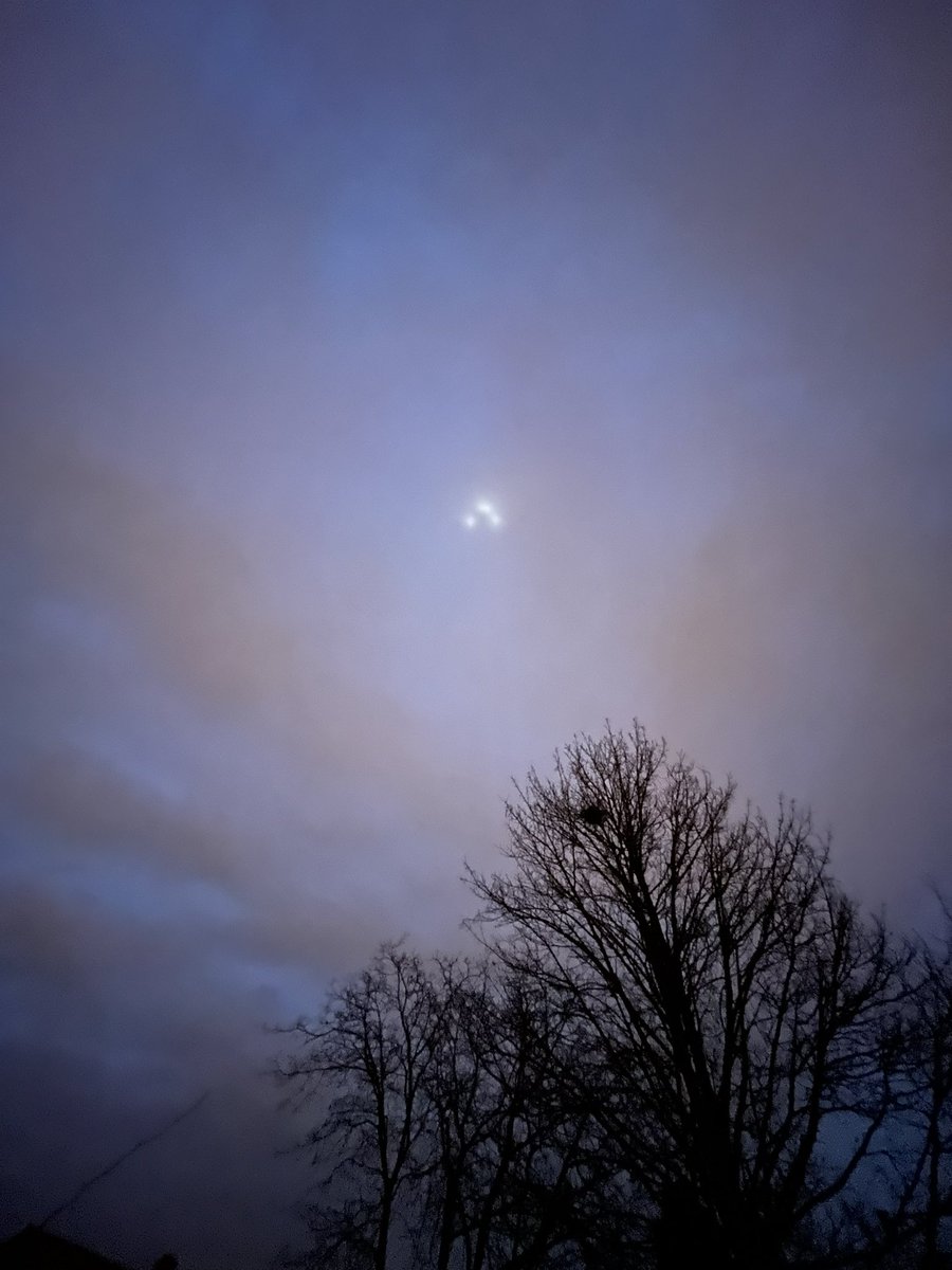 Cyarine's tweet image. WHAT THE FUCK IS THAT