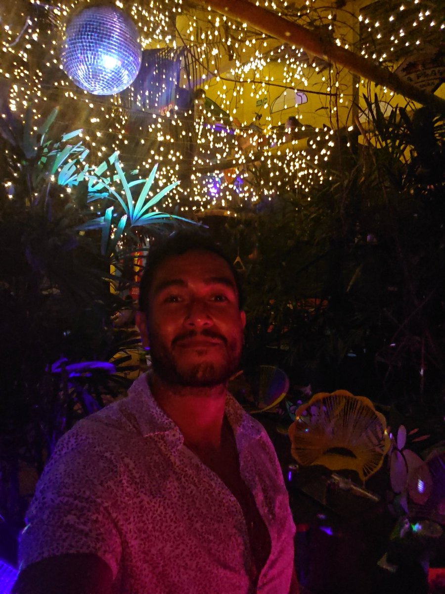 ErickEscorcia's tweet photo. Night at the beach #villavicencio #pizza #amazingspot https://t.co/d8NhLOmyJl