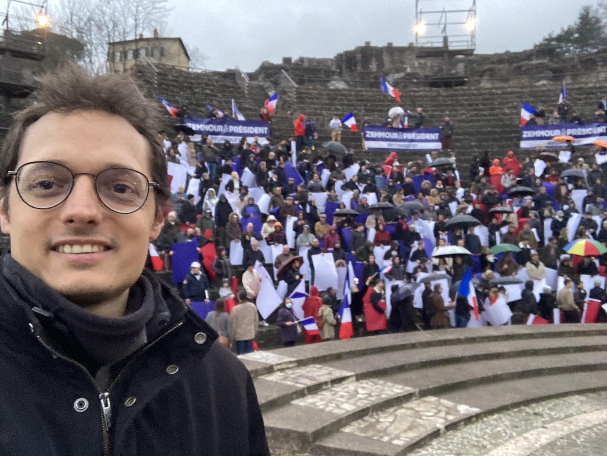 OlivierPIRRA's tweet photo. Quel candidat peut réunir 400 militants à #Lyon un dimanche soir sous la pluie pour clôturer les #48hdelareconquete ? @ZemmourEric bien sûr !!! #OnVaGagner ! #ZemmourPresident https://t.co/BBZCiGmC8p