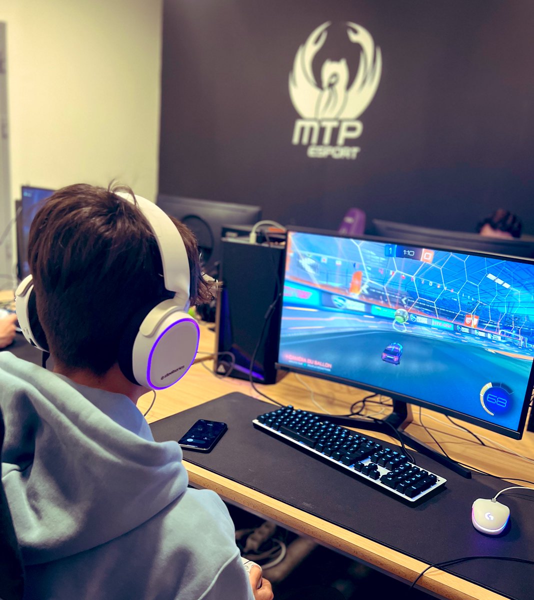 FlashInAgency's tweet photo. Les Rocket League Séries c’est maintenant en #stream sur la chaîne ! 

👉 https://t.co/tys9wds4YZ

Qui va remporter la victoire entre @MtpEsportClub @Mauguio_eSport @wolfesport12 et nous ? 😈 https://t.co/uP3HMzTbCc