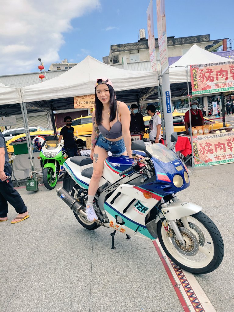 國中時候上下課就是FZR接送
有人跟我一樣的回憶嗎？
https://t.co/xt73Mi0tOt https://t.co/IxjEHMaFFR