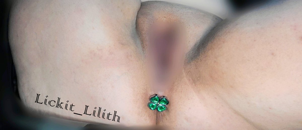 Lickit_Lilith's tweet photo. If your feeling lucky, I might let you slide in. 😏🍀😝 https://t.co/I2qg6HKBuz