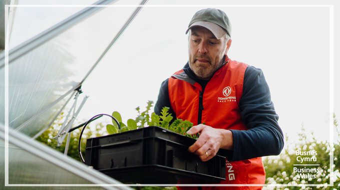 _businesswales's tweet photo. If you have a Green Ambition towards a net zero carbon future, then this series is for you. It covers...
👉Plastic packaging &amp; manufacturing
👉Product design &amp; innovation
👉Measuring impact &amp; sustainability skills
👉Market developments &amp; decarbonisation

https://t.co/EBOY8Ht2jx https://t.co/jnRLvQyZVB