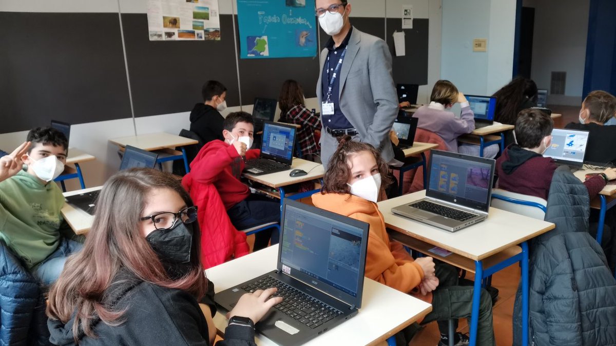Sono in pieno svolgimento i corsi su #Scratch e #Appinventor per Programmo &amp; Invento, iniziativa finanziata da #FondazioneCRT e #FondazioneCRC . Saranno circa 2000 gli studenti raggiunti nelle 117 classi del Piemonte e Valle d'Aosta www.associazionedschola.it/programmoanchi…