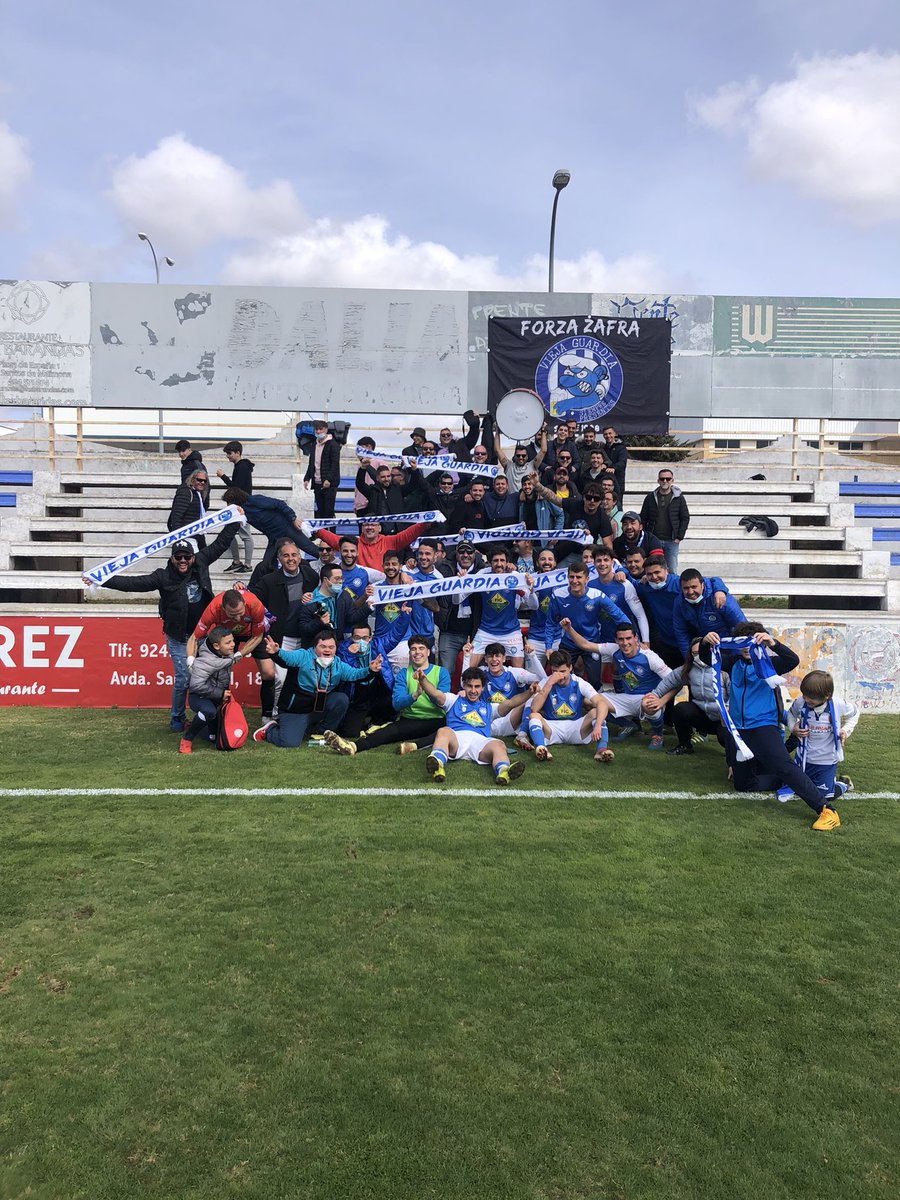 carlos10zafra's tweet photo. Este es mi gente @CDZafra 💪💙🤍 https://t.co/Drp7k2D9D5