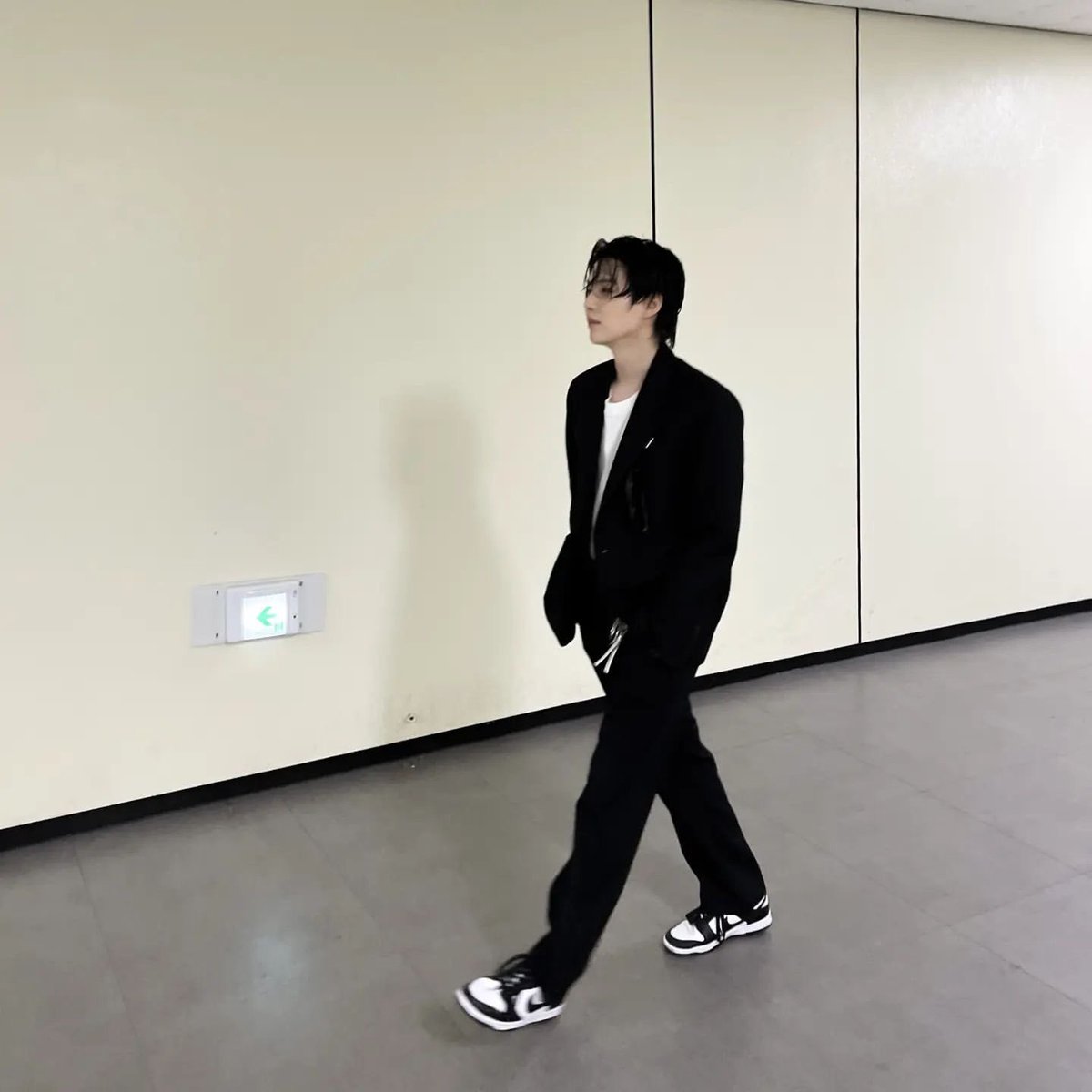 BTSMlN's tweet photo. The point of Instagram feed is a little staged photos, haha. D-2 of the concert was so much fun, despite the heavy rain. Moments like these would never be something that came and went away like a rain shower. https://t.co/VRhlJ9127N