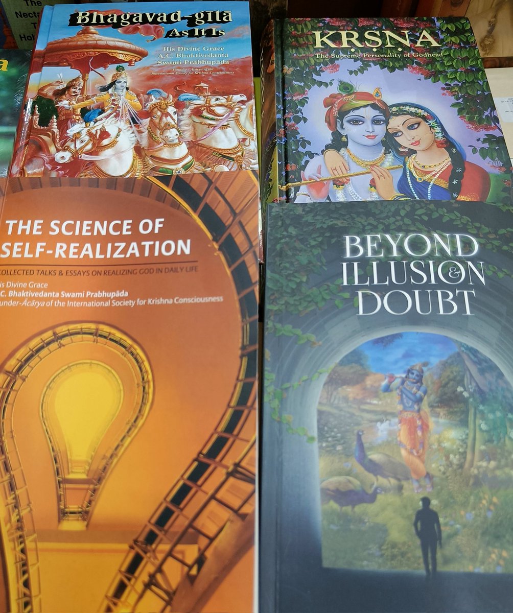 D_AbsoluteTruth's tweet photo. A must have collection of #books for #spiritualgrowth

#books #learnandgrow #bhagavadgita https://t.co/yxBTVpLZlM