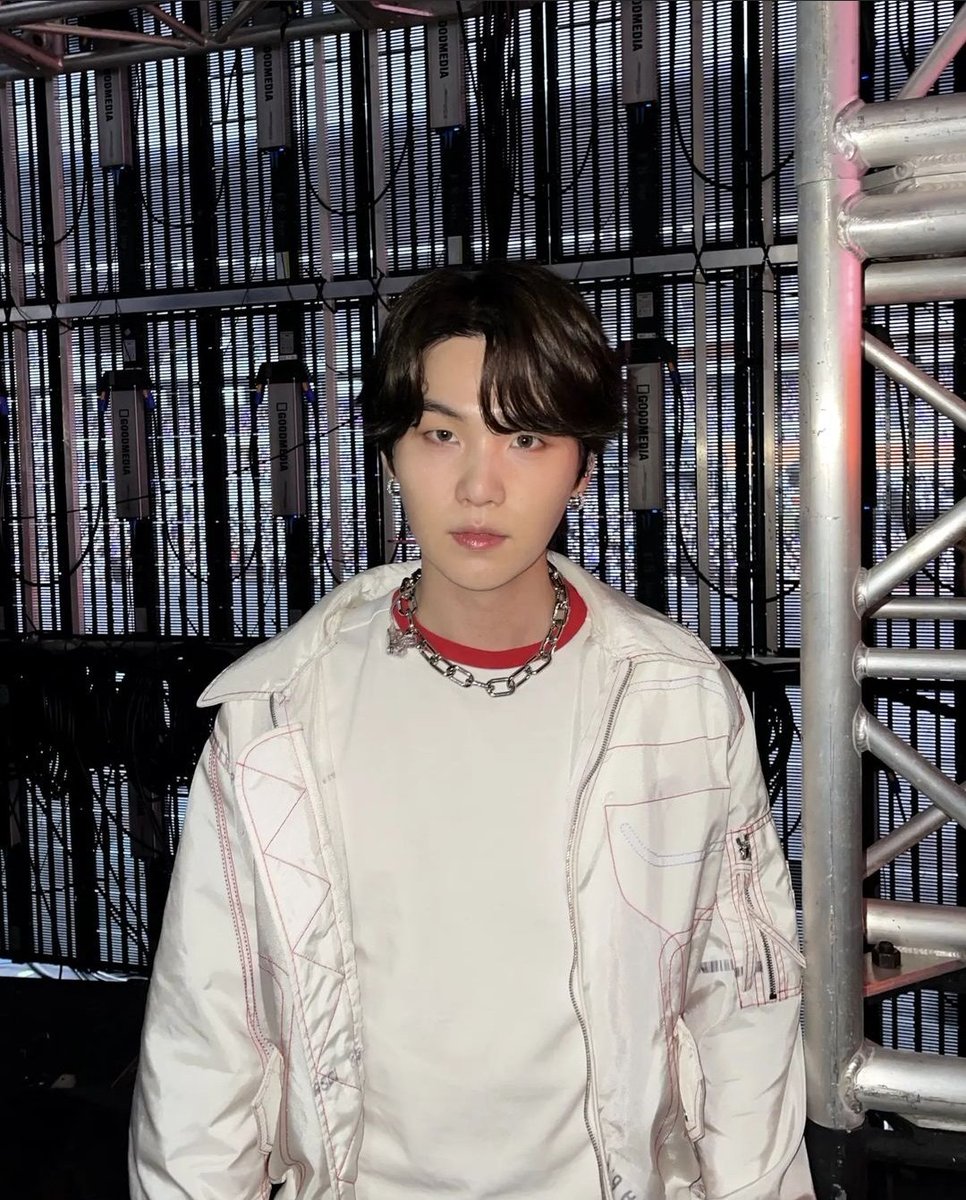 ipurpleyouhp's tweet photo. Me faltam elogios pra esse homem, de vdd que espetáculo Min Yoongi... abençoado seja vc 🛐🛐💜💜💜 https://t.co/e7BMtcn2j1